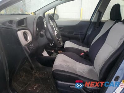 Zdjęcie 7 z 12 samochodu: 2013 TOYOTA YARIS VIN:JTDKTUD33DD543711 - miniatura