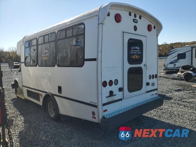 Trzecie zdjęcie samochodu z tyłu: 2013 FORD ECONOLINE E350 SUPER DUTY CUTAWAY VAN VIN:1FDEE3FS2DDA02750 - miniatura