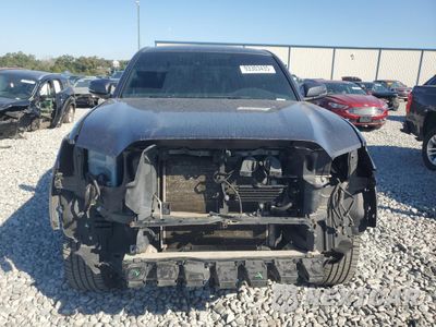 Piąte zdjęcie samochodu w środku: 2018 TOYOTA TACOMA DOUBLE CAB VIN:5TFCZ5AN7JX160797 - miniatura