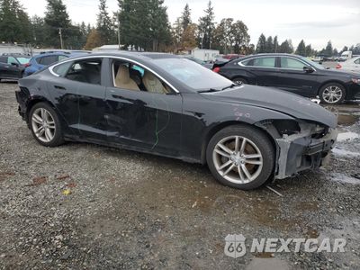 Czwarte zdjęcie samochodu z boku: 2013 TESLA MODEL S VIN:5YJSA1DN7DFP12174 - miniatura
