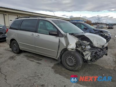 Czwarte zdjęcie samochodu z boku: 2010 TOYOTA SIENNA CE VIN:5TDKK4CC5AS293764 - miniatura