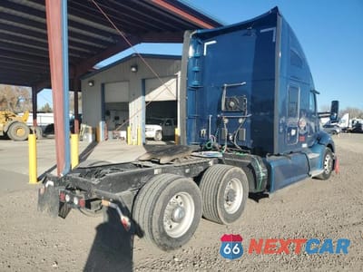 Czwarte zdjęcie samochodu z boku: 2020 KENWORTH T680 SEMI TRUCK VIN:1XKYDP9X3LJ379420 - miniatura