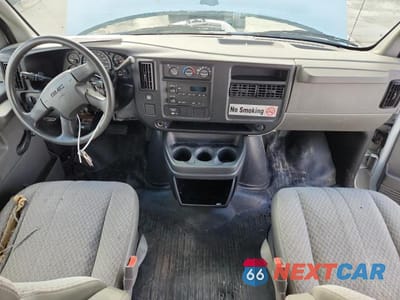 Zdjęcie 8 z 13 samochodu: 2006 GMC SAVANA 2500 DELIVERY VAN VIN:1GTGG25V761132850 - miniatura