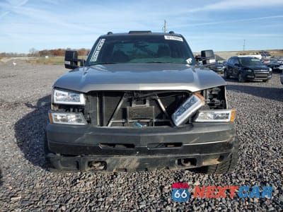 Piąte zdjęcie samochodu w środku: 2003 CHEVROLET SILVERADO K2500 HEAVY DUTY VIN:1GCHK29U23E144655 - miniatura