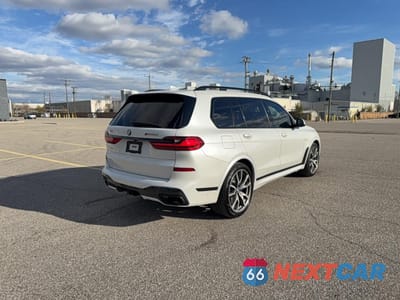 Czwarte zdjęcie samochodu z boku: 2020 BMW X7 M50I VIN:5UXCX6C02L9B45744 - miniatura