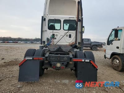Zdjęcie 6 z 10 samochodu: 2015 FREIGHTLINER CASCADIA SEMI TRUCK VIN:1FUBGEDV5FLGH4750 - miniatura
