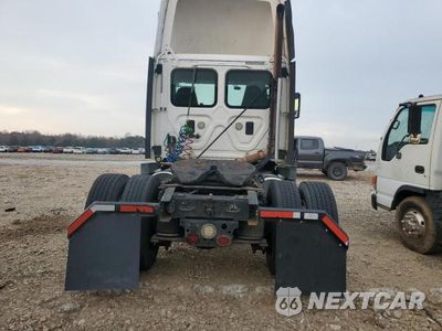Zdjęcie 6 z 10 samochodu: 2015 FREIGHTLINER CASCADIA SEMI TRUCK VIN:1FUBGEDV5FLGH4750 - miniatura