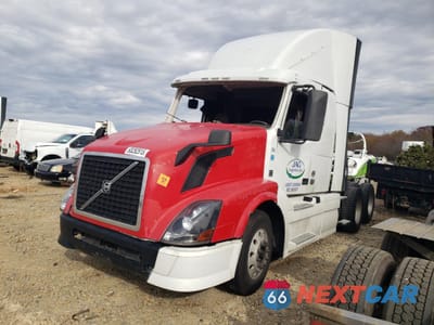 Drugie zdjęcie samochodu z przodu: 2015 VOLVO VNL SEMI TRUCK VIN:4V4NC9DG5FN921414 - miniatura