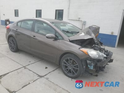 Czwarte zdjęcie samochodu z boku: 2015 KIA FORTE LX VIN:KNAFX4A61F5277829 - miniatura