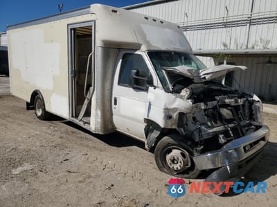Czwarte zdjęcie samochodu z boku: 2021 FORD E350 DELIVERY TRUCK VIN:1FDWE3FK0MDC04734 - miniatura