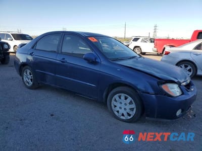 Czwarte zdjęcie samochodu z boku: 2004 KIA SPECTRA LX VIN:KNAFE122745052456 - miniatura