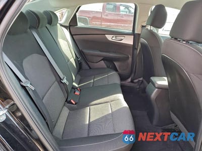 Zdjęcie 10 z 12 samochodu: 2023 KIA FORTE LX VIN:3KPF24AD8PE564591 - miniatura