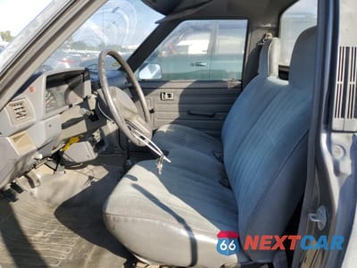Zdjęcie 10 z 12 samochodu: 1988 TOYOTA PICKUP 1/2 TON RN50 VIN:JT4RN50R9J5145563 - miniatura
