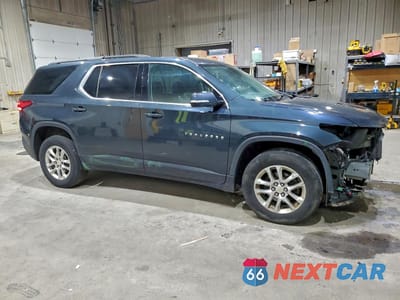 Czwarte zdjęcie samochodu z boku: 2019 CHEVROLET TRAVERSE LT VIN:1GNEVHKW6KJ154644 - miniatura