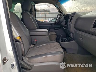 Piąte zdjęcie samochodu w środku: 2014 NISSAN NV 3500 S VIN:5BZBF0AA4EN162559 - miniatura