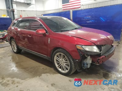 Czwarte zdjęcie samochodu z boku: 2013 LINCOLN MKT VIN:2LMHJ5AT5DBL51352 - miniatura