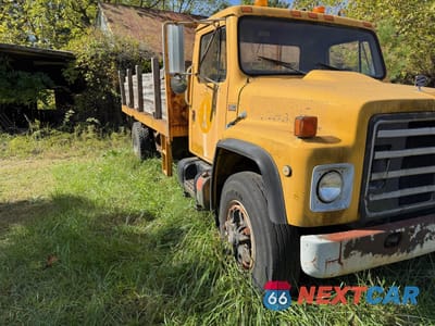 1987 INTERNATIONAL 1954 FLATBED TRUCK 1HTLDTVNXHH472598 - główne zdjęcie licytacji z USA - miniatura