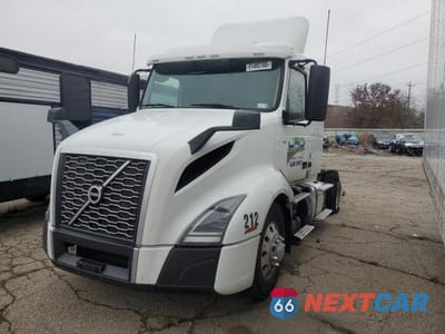 Drugie zdjęcie samochodu z przodu: 2020 VOLVO VNL SEMI TRUCK VIN:4V4NC9EH2LN227007 - miniatura