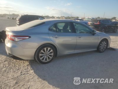 Trzecie zdjęcie samochodu z tyłu: 2020 TOYOTA CAMRY LE VIN:4T1C11AK4LU995620 - miniatura