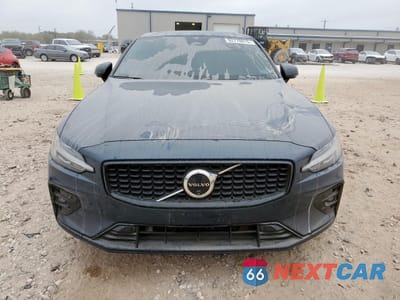 Piąte zdjęcie samochodu w środku: 2024 VOLVO S60 PLUS VIN:7JRL12FL4RG290191 - miniatura