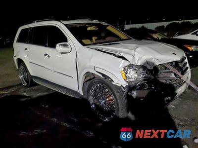 Czwarte zdjęcie samochodu z boku: 2009 MERCEDES-BENZ GL 550 4MATIC VIN:4JGBF86E59A519251 - miniatura