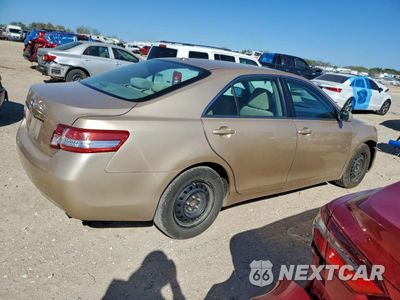 Trzecie zdjęcie samochodu z tyłu: 2010 TOYOTA CAMRY BASE VIN:4T1BF3EK4AU020745 - miniatura
