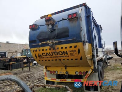 Czwarte zdjęcie samochodu z boku: 2014 MACK 600 MRU600 - TRUCKS SEMI TRUCK VIN:1M2AV02C5EM011178 - miniatura