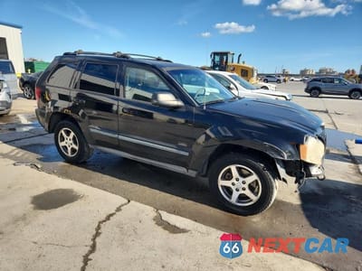 Czwarte zdjęcie samochodu z boku: 2007 JEEP GRAND CHEROKEE LAREDO VIN:1J8GR48K97C630067 - miniatura