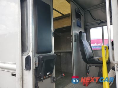 Zdjęcie 6 z 10 samochodu: 2021 FORD E450 DELIVERY TRUCK VIN:1FC3E4KKXMDC15713 - miniatura