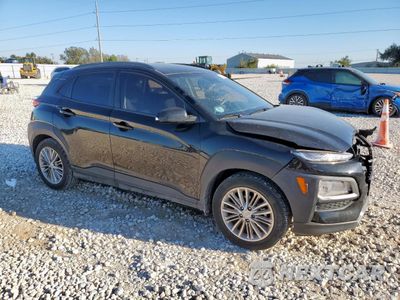 Czwarte zdjęcie samochodu z boku: 2021 HYUNDAI KONA SEL PLUS VIN:KM8K62AA0MU659751 - miniatura