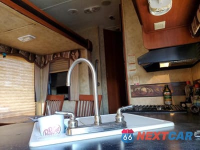 Piąte zdjęcie samochodu w środku: 2012 KEYSTONE COUGAR CAMPER VIN:4YDF26S21C2505363 - miniatura