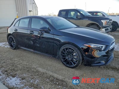 Czwarte zdjęcie samochodu z boku: 2022 MERCEDES-BENZ A 35 4MATIC VIN:W1K3F5BB5NJ375963 - miniatura