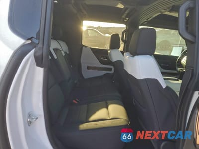 Zdjęcie 10 z 12 samochodu: 2025 GMC HUMMER SUV 2X VIN:1GKT0NDE9SU117236 - miniatura