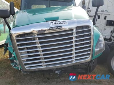 Zdjęcie 7 z 10 samochodu: 2019 FREIGHTLINER CASCADIA 125 SEMI TRUCK VIN:3AKBGDDV3KSKS3052 - miniatura