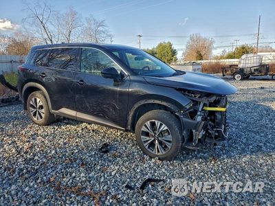 Czwarte zdjęcie samochodu z boku: 2021 NISSAN ROGUE SV VIN:5N1AT3BB7MC757280 - miniatura