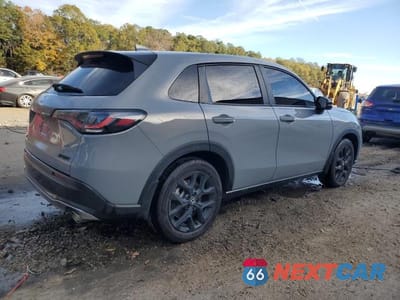 Trzecie zdjęcie samochodu z tyłu: 2025 HONDA HR-V SPORT VIN:3CZRZ1H57SM737208 - miniatura