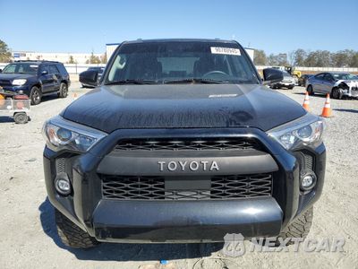 Piąte zdjęcie samochodu w środku: 2022 TOYOTA 4RUNNER SR5 VIN:JTEEU5JR9N5272279 - miniatura