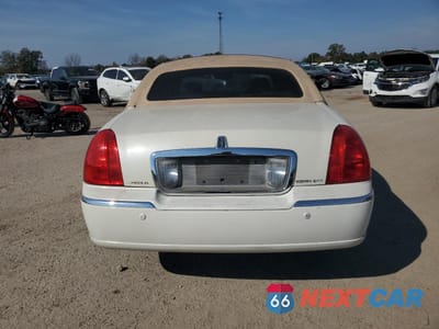Zdjęcie 6 z 14 samochodu: 2004 LINCOLN TOWN CAR ULTIMATE VIN:1LNHM83W84Y640336 - miniatura