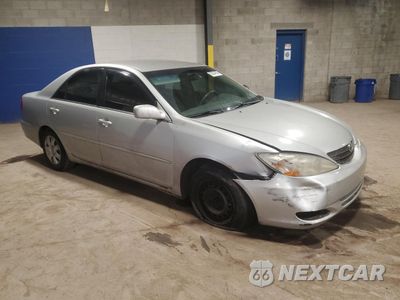 Czwarte zdjęcie samochodu z boku: 2002 TOYOTA CAMRY LE VIN:4T1BE32K32U596822 - miniatura