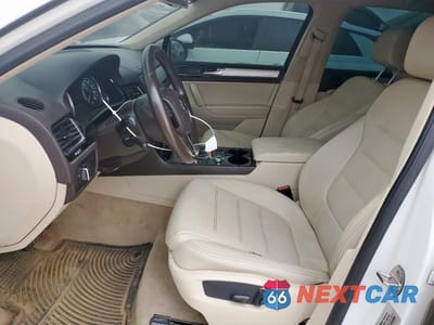 Zdjęcie 7 z 12 samochodu: 2016 VOLKSWAGEN TOUAREG SPORT VIN:WVGEF9BP9GD000516 - miniatura