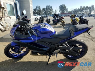 Trzecie zdjęcie samochodu z tyłu: 2024 YAMAHA YZFR3 A VIN:MH3RH18Y2RK017966 - miniatura