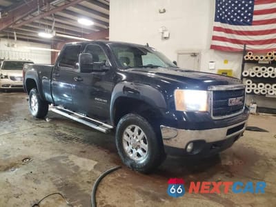 Czwarte zdjęcie samochodu z boku: 2011 GMC SIERRA K2500 SLT VIN:1GT121C82BF113664 - miniatura