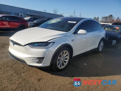 2021 TESLA MODEL X 5YJXCBE25MF322121 - główne zdjęcie licytacji z USA - miniatura