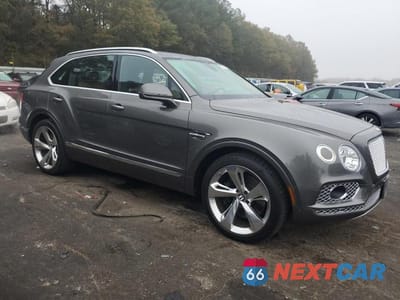 Czwarte zdjęcie samochodu z boku: 2018 BENTLEY BENTAYGA VIN:SJAAC4ZV3JC017765 - miniatura