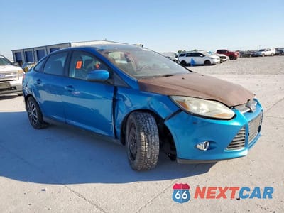 Czwarte zdjęcie samochodu z boku: 2012 FORD FOCUS VIN:1FAHP3F23CL329728 - miniatura
