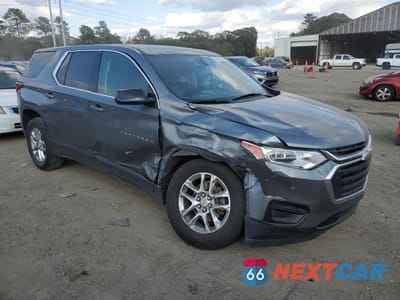 Czwarte zdjęcie samochodu z boku: 2019 CHEVROLET TRAVERSE LS VIN:1GNERFKW7KJ167945 - miniatura