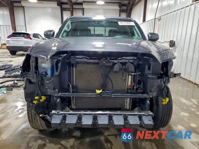 Piąte zdjęcie samochodu w środku: 2022 TOYOTA TACOMA DOUBLE CAB VIN:3TMCZ5AN5NM529698 - miniatura