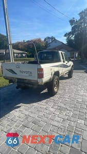 Czwarte zdjęcie samochodu z boku: 1989 TOYOTA PICKUP 1/2 TON EXTRA LONG WHEELBASE SR5 VIN:JT4VN13G2K5013277 - miniatura