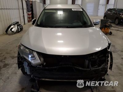 Piąte zdjęcie samochodu w środku: 2017 NISSAN ROGUE S VIN:JN8AT2MV3HW012573 - miniatura