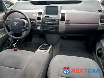 Zdjęcie 8 z 13 samochodu: 2004 TOYOTA PRIUS VIN:JTDKB20U640109098 - miniatura